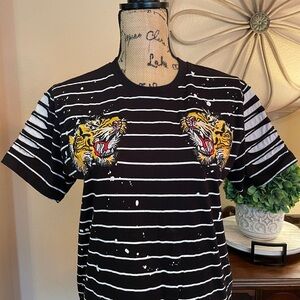Like New Switch Remarkable Limited Edition Retro Razor Cut Tiger Patch Tee